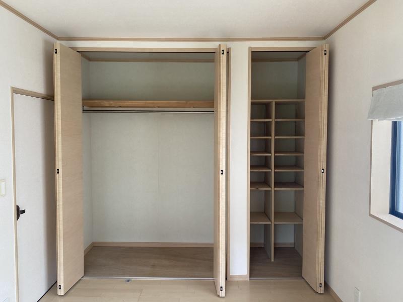 鎌倉市十二所の賃貸物件/2階│洋室６帖・８帖それぞれに収納があります。