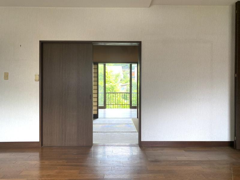 鎌倉市十二所の賃貸物件/2階洋室15帖、和室8帖、テラスとつながる奥行きある空間