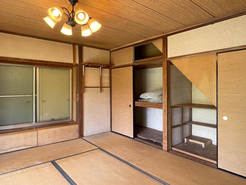 葉山町堀内の売買物件/階段下が押し入れ