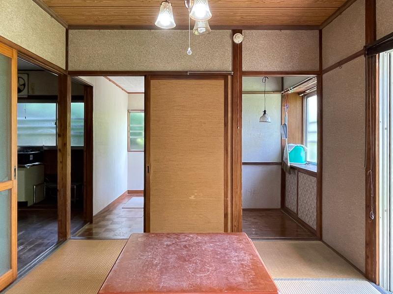 葉山町堀内の売買物件/右のスペースが2畳ほどの納戸