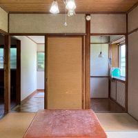 葉山町堀内の売買物件/右のスペースが2畳ほどの納戸