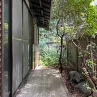 鎌倉市大町六丁目の売買物件/南側、小さなデッキがあります