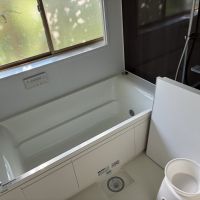 鎌倉市山崎の賃貸物件/浴室はゆったりと。窓があるのも嬉しい
