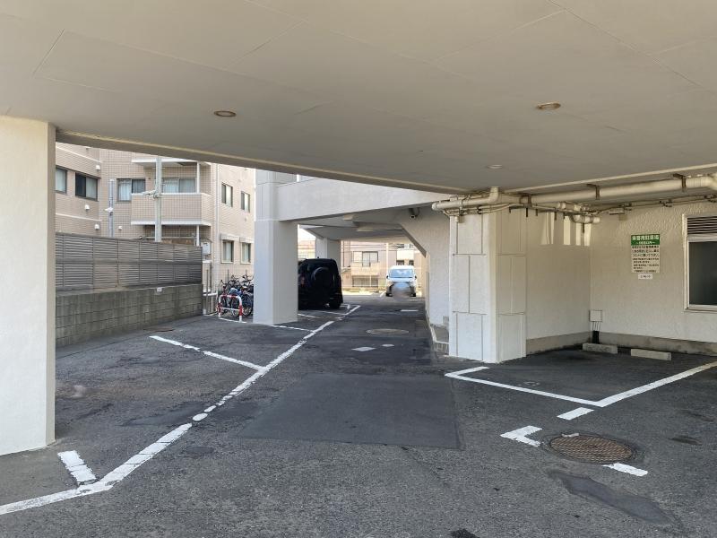 藤沢市片瀬海岸二丁目の売買物件/共有部│駐車場と駐輪場