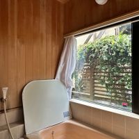 藤沢市鵠沼藤が谷三丁目の売買物件/浴室｜壁と天井はサワラ板張り