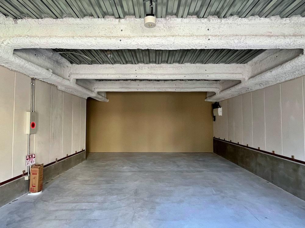 鎌倉市小町二丁目の賃貸物件/1FB区画｜通り側から内部を見る