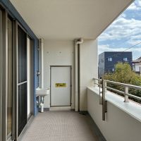 鎌倉市材木座三丁目の売買物件/バルコニーは奥行きもあってゆったり