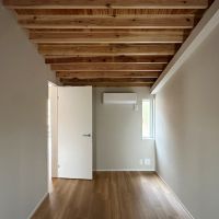 鎌倉市西御門一丁目の賃貸物件/G3の2階｜リビングの隣の部屋はあえて開口部を小さくして神聖な雰囲気