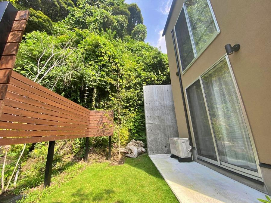 鎌倉市西御門一丁目の賃貸物件/G3の専用庭｜芝生の部分が専用庭（管理会社提供）