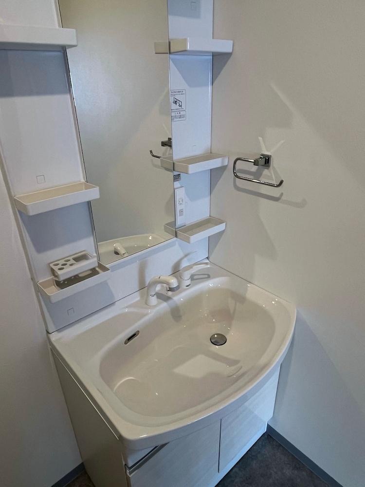 鎌倉市御成町の賃貸物件/洗面台はワイドサイズ