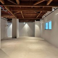 鎌倉市御成町の賃貸物件/「KEIKOBA」ここでどんな稽古を付けましょうか、芝居やネタ見せをするのであれば、この向きに演者が立つのだろうか