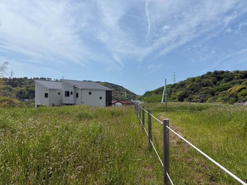 三浦郡葉山町木古庭の売買物件/各区画は杭とロープで敷地分けをされています