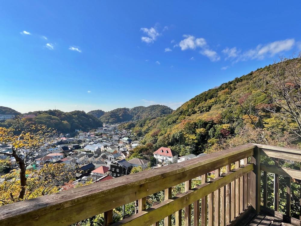 葉山町長柄の売買物件/デッキからの眺めは山々を独り占めしたような気分