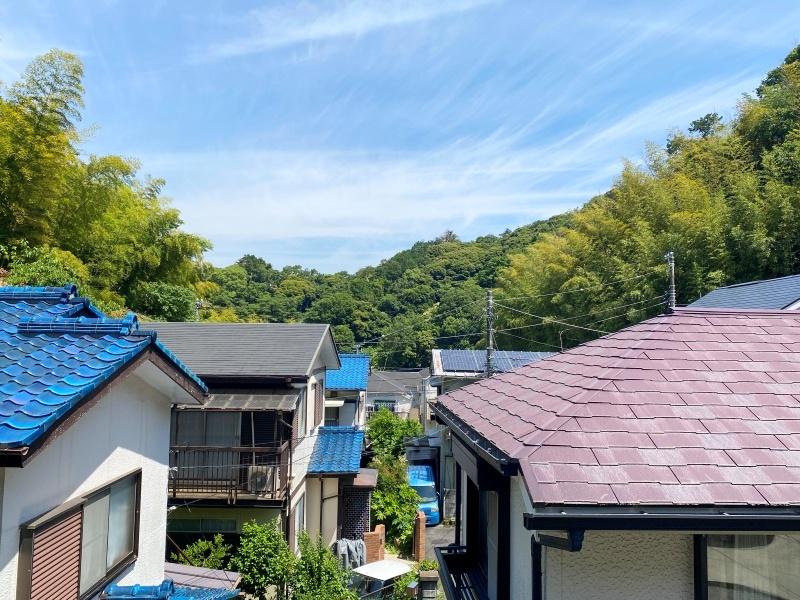 逗子市桜山五丁目の賃貸物件/D区画│LDK12帖から見た眺め。この場所に立つと気持ちの良い風が届きます