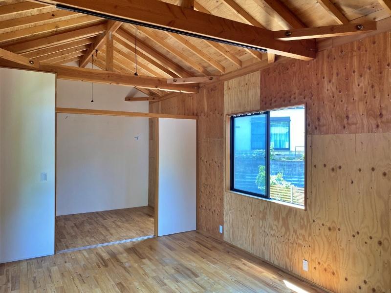逗子市桜山五丁目の賃貸物件/D区画│LDK12帖と洋室6帖。引き戸を閉めることで、空間をわけることができます