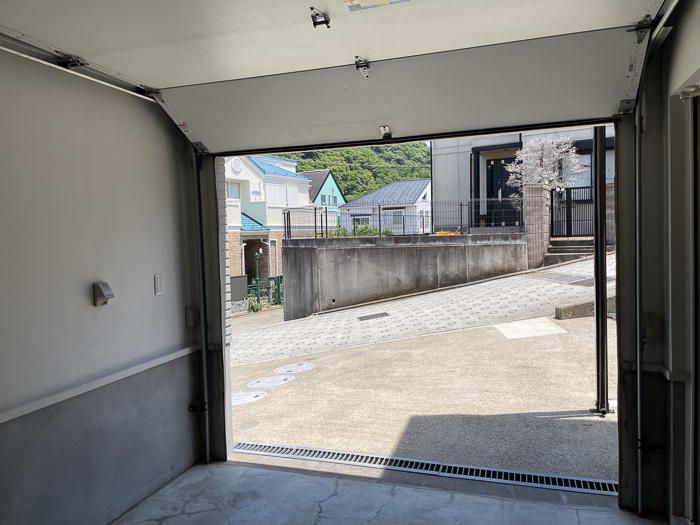葉山町下山口の売買物件/ガレージから見たところ