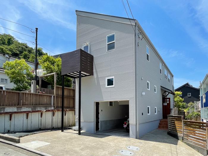 葉山町下山口の売買物件/車はガレージ内1台、外に２台は置けます