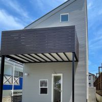 葉山町下山口の売買物件/西側。バルコニーは新規で設置しています。