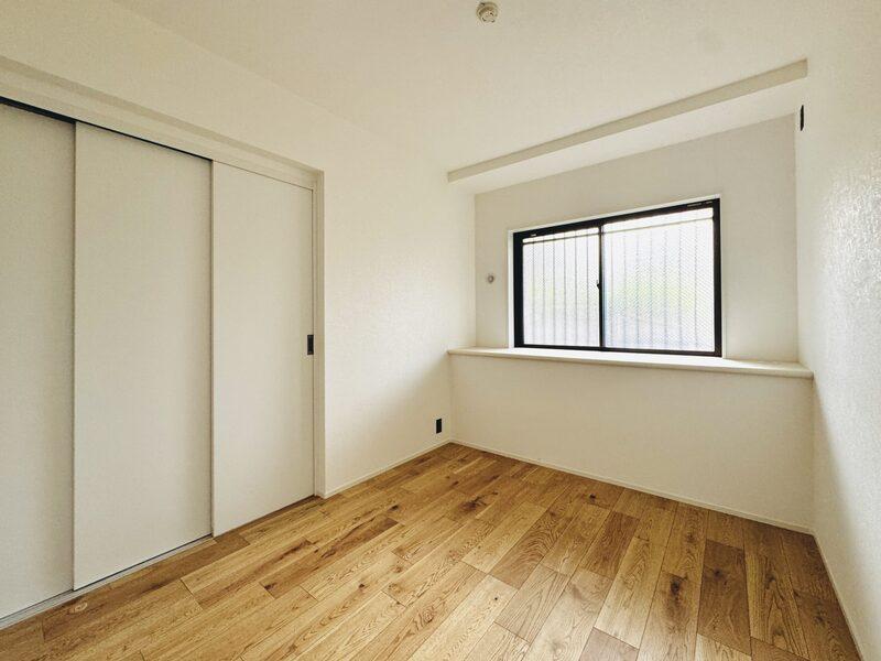 藤沢市鵠沼海岸二丁目の売買物件/北側の洋室（写真・売主提供）