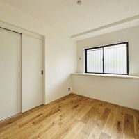 藤沢市鵠沼海岸二丁目の売買物件/北側の洋室（写真・売主提供）