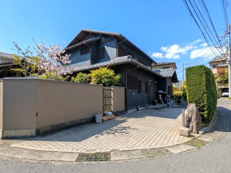 鎌倉市浄明寺四丁目の売買物件/外観｜縦列すれば2台停められる駐車スペース※車種によります