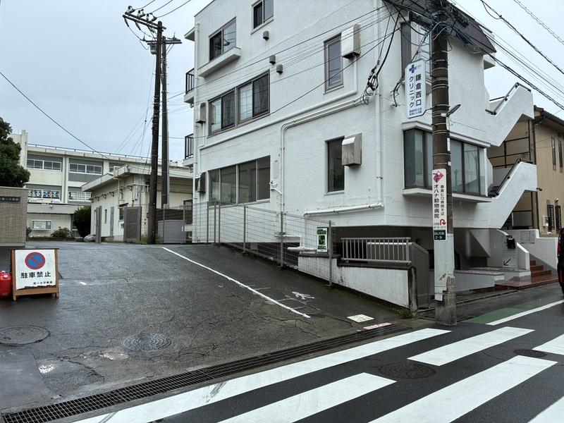 鎌倉市由比ガ浜二丁目の賃貸物件/２階と言っても、小学校の敷地とはほぼ高低差がありませんので、ご注意を