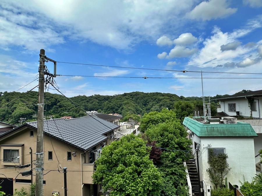 鎌倉市扇ガ谷四丁目の売買物件/2階からの眺望｜扇ガ谷エリアは扇状に谷が広がっています