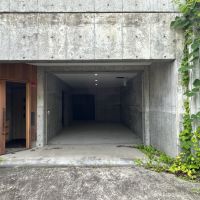 鎌倉市扇ガ谷四丁目の売買物件/地階ガレージ｜やはり外観はいかつい