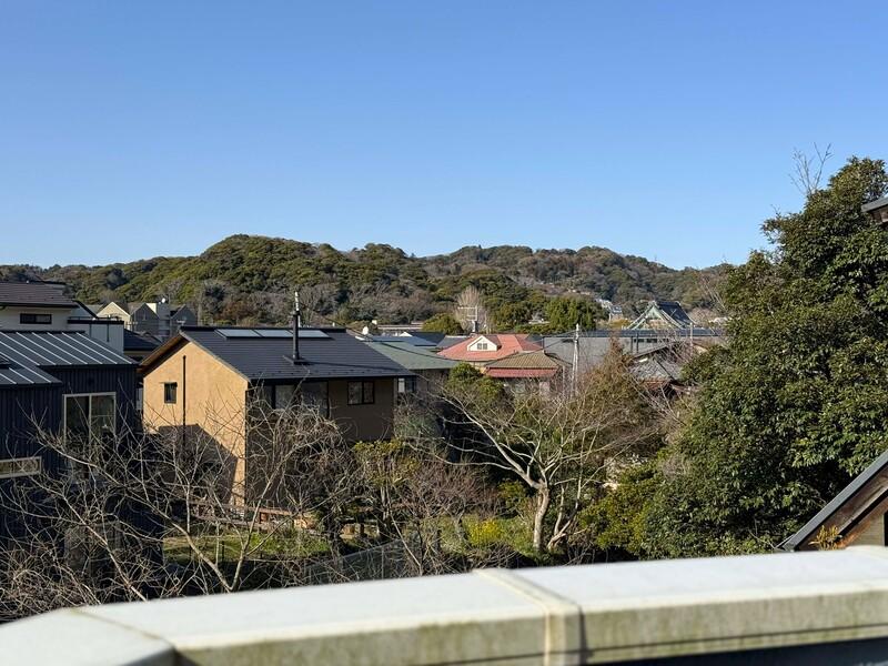 鎌倉市小町三丁目の売買物件/2階から、八幡宮方面を遠望します