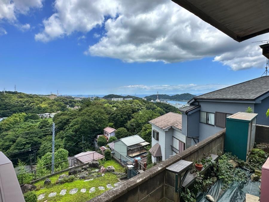横須賀市船越町四丁目の売買物件/眺望｜ぽっかりと空いた空間の向こうに海まで見えました