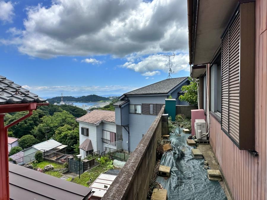 横須賀市船越町四丁目の売買物件/眺望｜前の家の庭に面しているからこその眺望でした