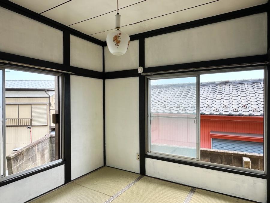 横須賀市船越町四丁目の売買物件/和室その2｜オーナーがDIY好きで壁や天井が白く塗られています