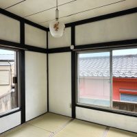 横須賀市船越町四丁目の売買物件/和室その2｜オーナーがDIY好きで壁や天井が白く塗られています