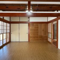三浦市三崎町諸磯の売買物件/元和室の6畳側。押入と造り付けの箪笥