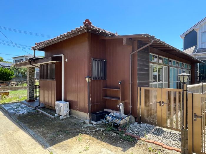 三浦市三崎町諸磯の売買物件/縁側入り口に小さな門