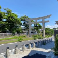 鎌倉市由比ガ浜二丁目の賃貸物件/周辺環境│建物前から見た一の鳥居