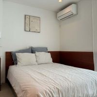 藤沢市片瀬四丁目の賃貸物件/403｜ダブルベッドが1台。サイドのチェストも可愛らしい