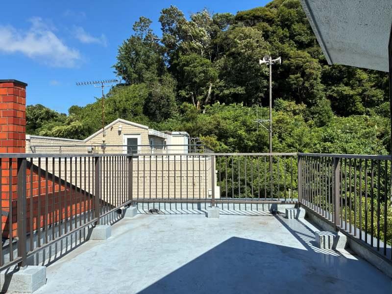 鎌倉市十二所の賃貸物件/屋根裏部屋からルーフバルコニーに出られます