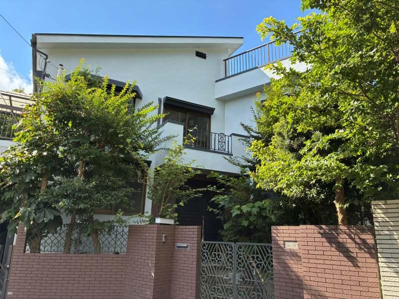 鎌倉市十二所の賃貸物件/建物外観｜「く」の字型です