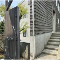 鎌倉市七里ガ浜二丁目の賃貸物件/外シャワーがあります｜玄関までは数段階段が。スロープ付きです