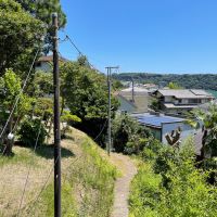 葉山町堀内の売買物件/2階のベランダからは、通路をやってくる家族や友人が見えるのも楽しそう
