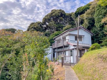 葉山町堀内の売買物件/小径の先に、秋の隠れ家
