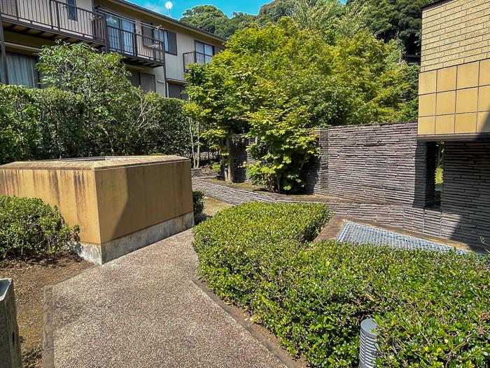 鎌倉市佐助一丁目の売買物件/共用部はよく手入れされています