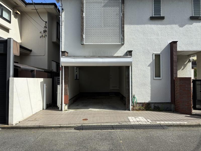 鎌倉市笹目町の賃貸物件/ガレージ部分（高さが1900mmほどなので注意）