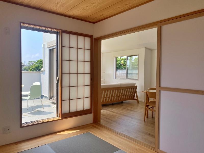 藤沢市片瀬五丁目の売買物件/2階│和室6帖からも青空や緑が見えます