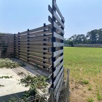 藤沢市片瀬五丁目の売買物件/デッキ│隣の広場との距離感