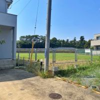 藤沢市片瀬五丁目の売買物件/玄関前│駐車スペースは2台分