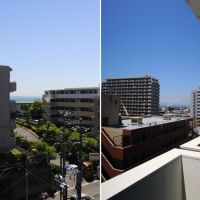 藤沢市片瀬海岸一丁目の売買物件/バルコニーに出て左右を見るとビルやマンションの隙間から海がキラリ