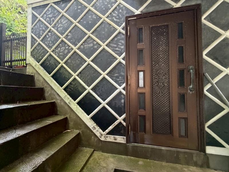 鎌倉市極楽寺四丁目の売買物件/納戸｜なまこ壁の仕上げ。誰に見られるわけでもない場所に、贅沢な仕上げを使う心意気