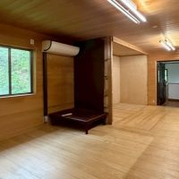 鎌倉市極楽寺四丁目の売買物件/2階 洋室1｜床壁天井の全てが板張りの仕上げ